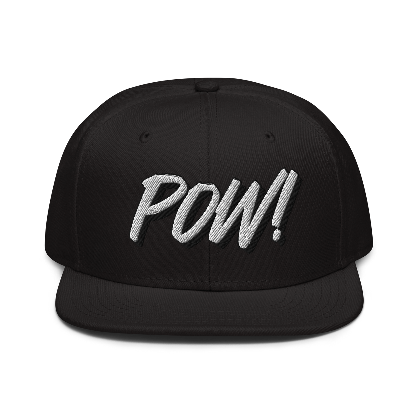POW! Bitcoin-Snapback-Cap, Vorderansicht: POW! in weißer Pinselschrift mit erhabenem Schatten gestickt, auf einer Snapback-Cap mit flachem Schirm.